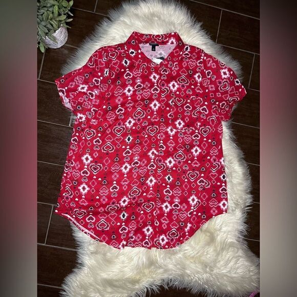 Torrid Red Paisley heart w/Pocket button down blouse sz 2X - Picture 2 of 11